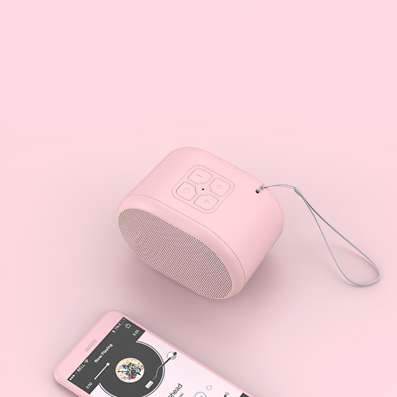 Altoparlante Bluetooth mini macaron rosa, portatile, batteria 1500 mAh, 8 ore riproduzione, USB e cinturino.