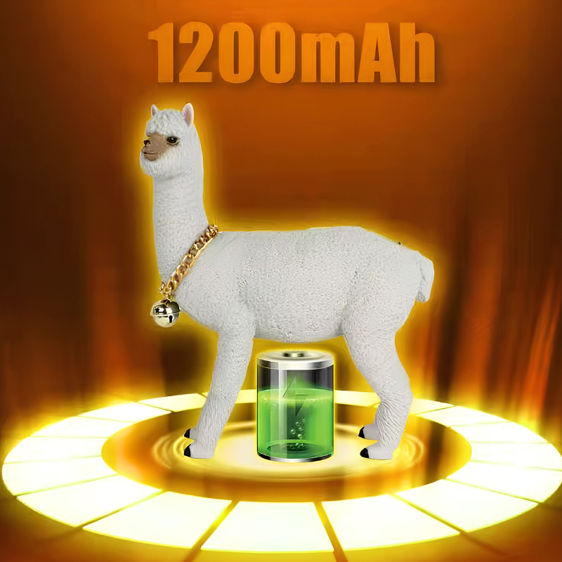 Alpaca in stile cartone animato con collana dorata su piattaforma luminosa; testo 1200mAh in alto.