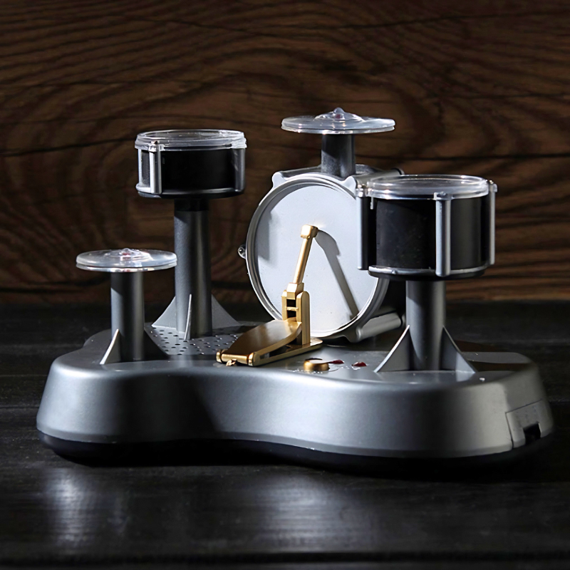 Mini batteria elettronica per dita su base grigia con pedale e piatti, gioco musicale tattile