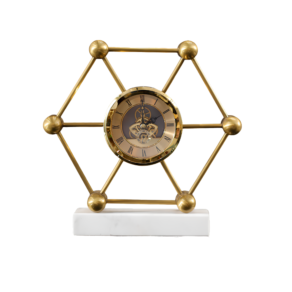Orologio da tavolo dorato con struttura esagonale e base in marmo bianco, quadrante scheletrato con numeri romani.
