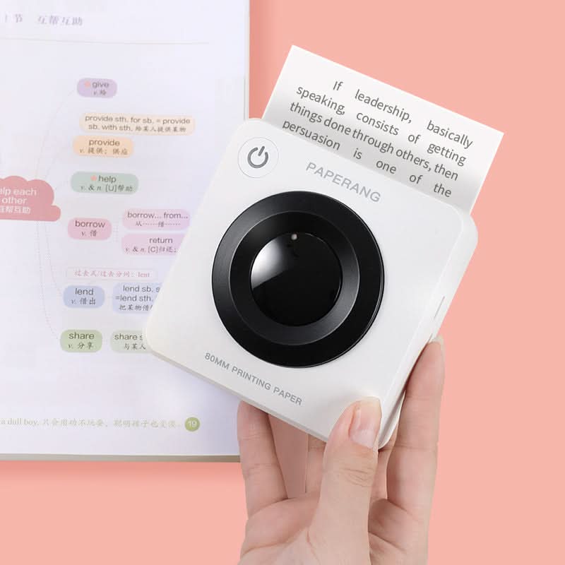 Stampante termica tascabile Paperang da 80 mm, USB, 1300mAh, in bianco, in mano con carta in uscita