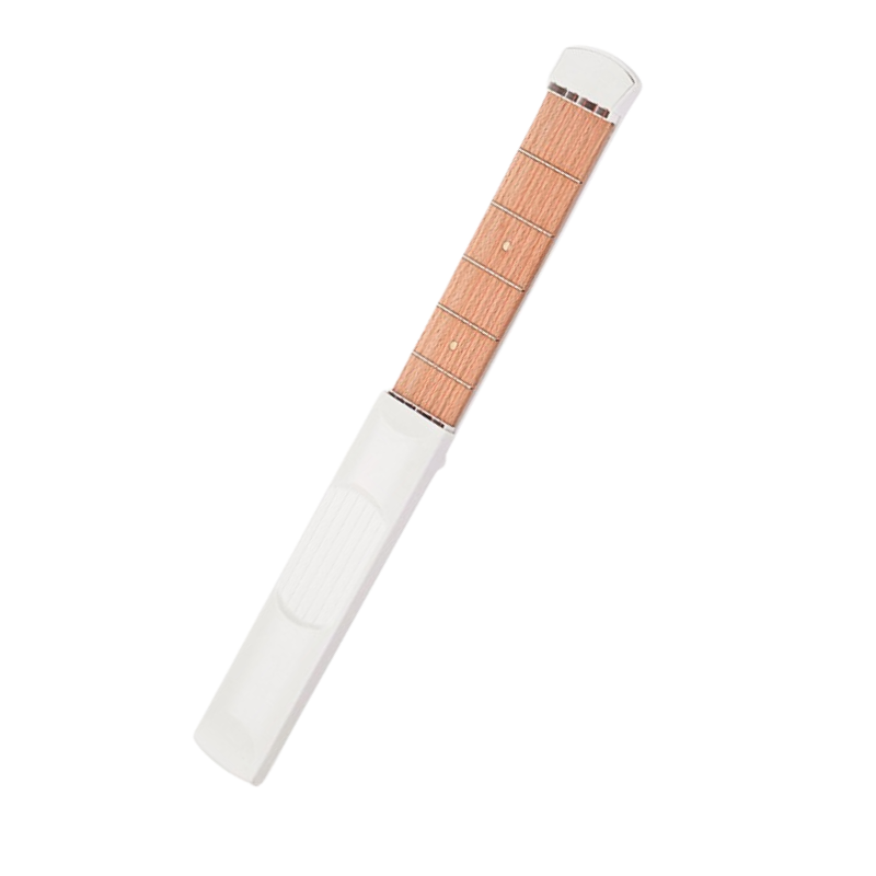 Pocket Guitar, strumento tascabile per praticare ovunque, con manico in legno e corpo bianco.