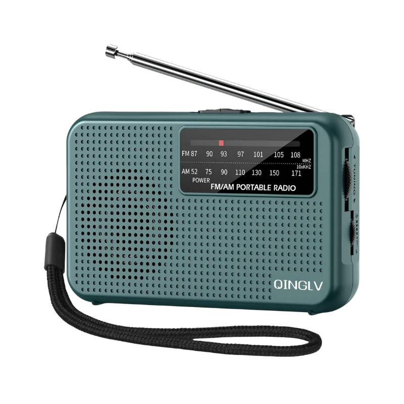 Mini radio portatile FM/AM verde con antenna e laccolo, compatte tipo carta di credito, batteria e presa cuffie per uso esterno.