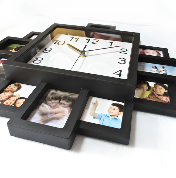 Orologio da parete quadrato con cornici fotografiche multiple, design creativo e lancette silenziose.