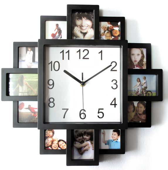 Orologio da parete quadrato con cornici fotografiche a collage, orologio analogico con lancette nere.