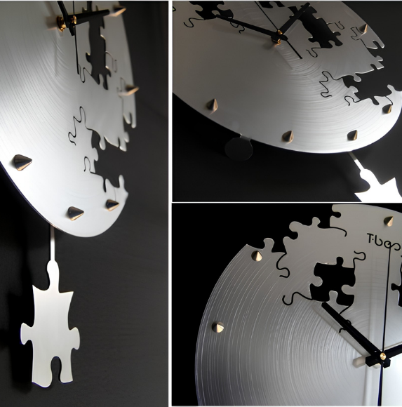 Orologio a parete circolare in metallo con puzzle pendenti, design moderno e silenzioso per soggiorno o camera.