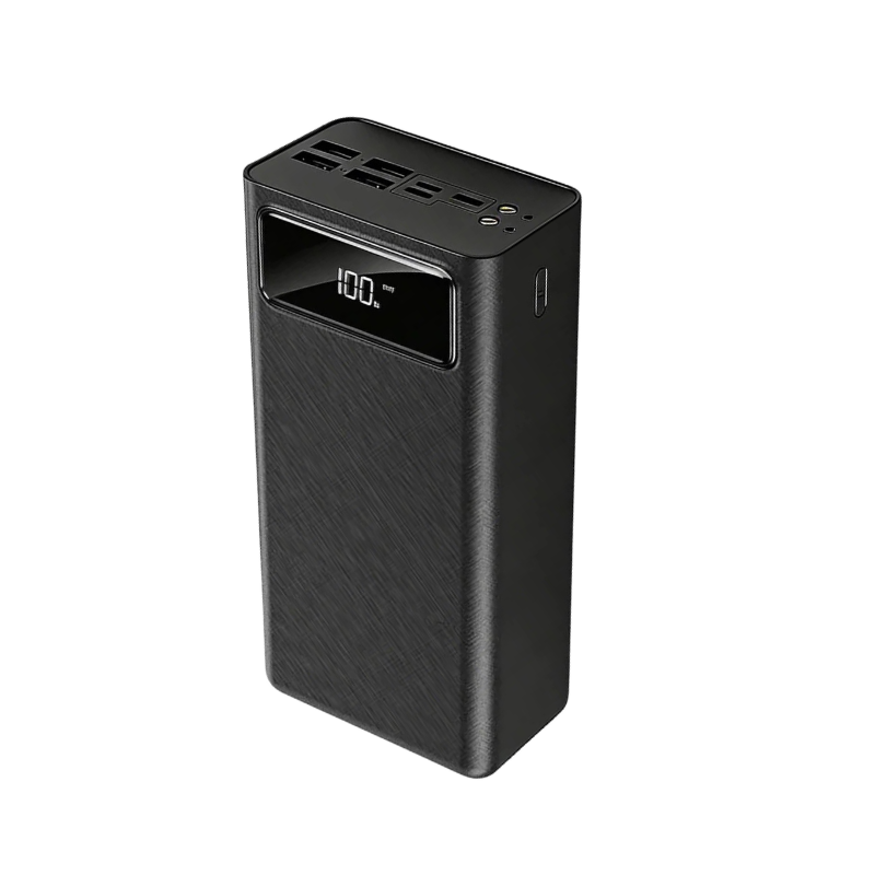 Power bank nero 50000mAh con display digitale, 4 porte USB e ricarica rapida per smartphone.