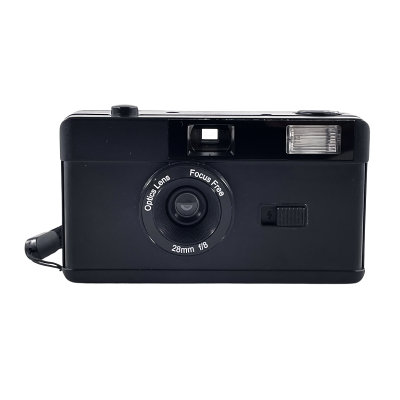 Camera retro 35mm con flash integrato, lente 28mm F/8 e formato film 135. Design classico in plastica nera con impugnatura laterale.