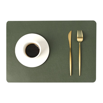 Sottopiatto in ecopelle tinta unica verde oliva, impermeabile e resistente agli oli, ideale per casa o hotel.