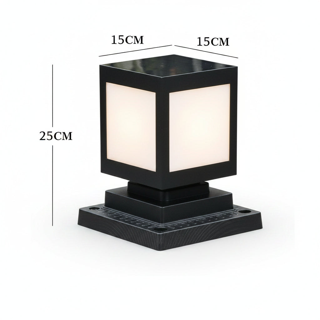 Luce solare da giardino a cubo con LED 5W, corpo nero, base robusta, impermeabile per esterni.