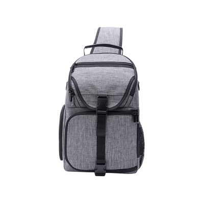 Zaino fotocamera impermeabile in nylon grigio, tasche multiple per fotocamera, lenti, treppiede e accessori.