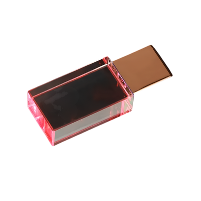 Chiavetta USB in cristallo rosa trasparente con connettore dorato