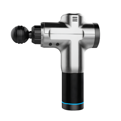 Massaggiatore muscolare a pistola, corpo cromato, impugnatura nera con anello blu.
