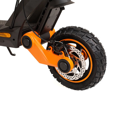 scooter elettrico, ruota posteriore con sospensione TPU, freno a disco e pneumatico tassellato.
