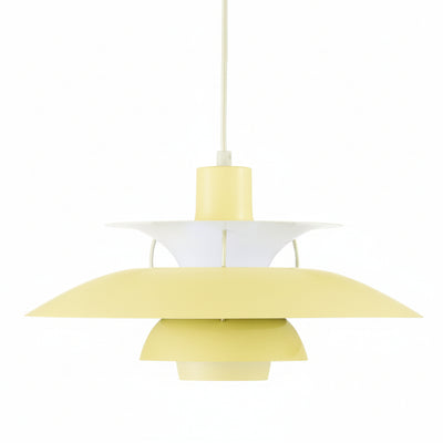 Lampada pendente in alluminio con dischi gialli sovrapposti, design moderno per soggiorno.
