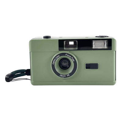 Camera film 35mm retro verde con flash integrato, obiettivo 28mm f/8, focus free e custodia in ABS.