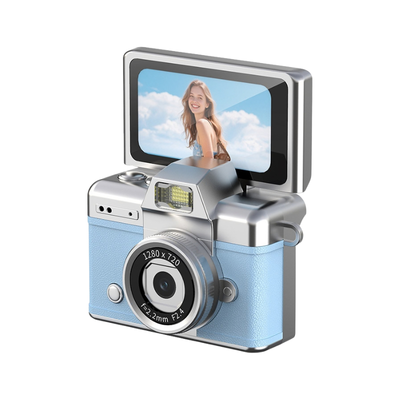 Compatto digitale retro con schermo ribaltabile HD, design azzurro e silver, completamente manuale, 1280x720.