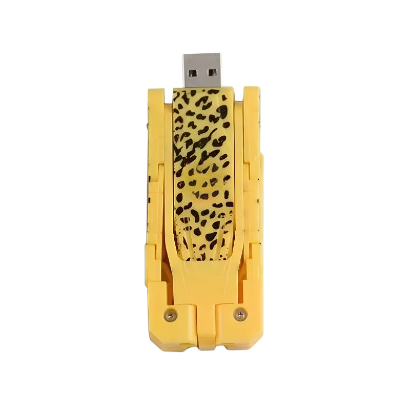 Chiavetta USB gialla design robotica, estetica originale con motivo leopardato e struttura resistente per protezione memoria.