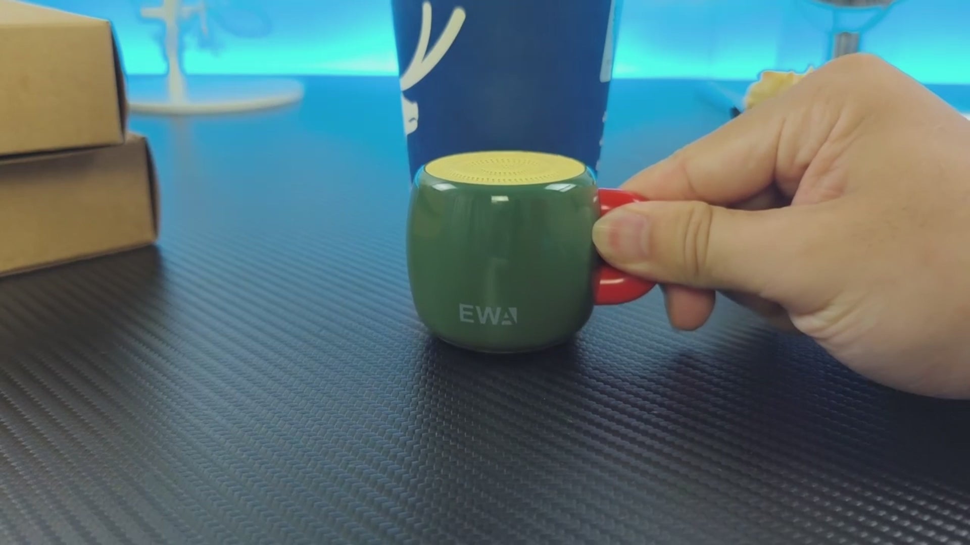 Cassa Bluetooth Forma Tazza Diversi Colori Connessione Bluetooth Metallo Piccole Dimensioni