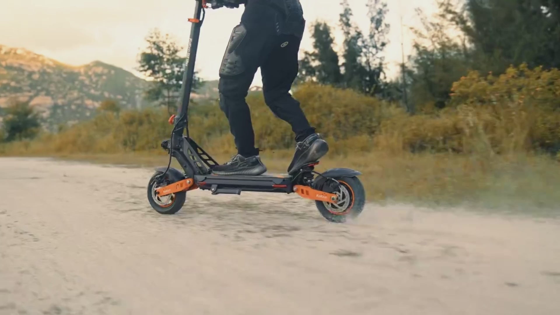 Video laden: Monopattino Elettrico Colore Nero 80Km/h 1000W Pendenza 30° Mobilità Elettrica Pieghevole