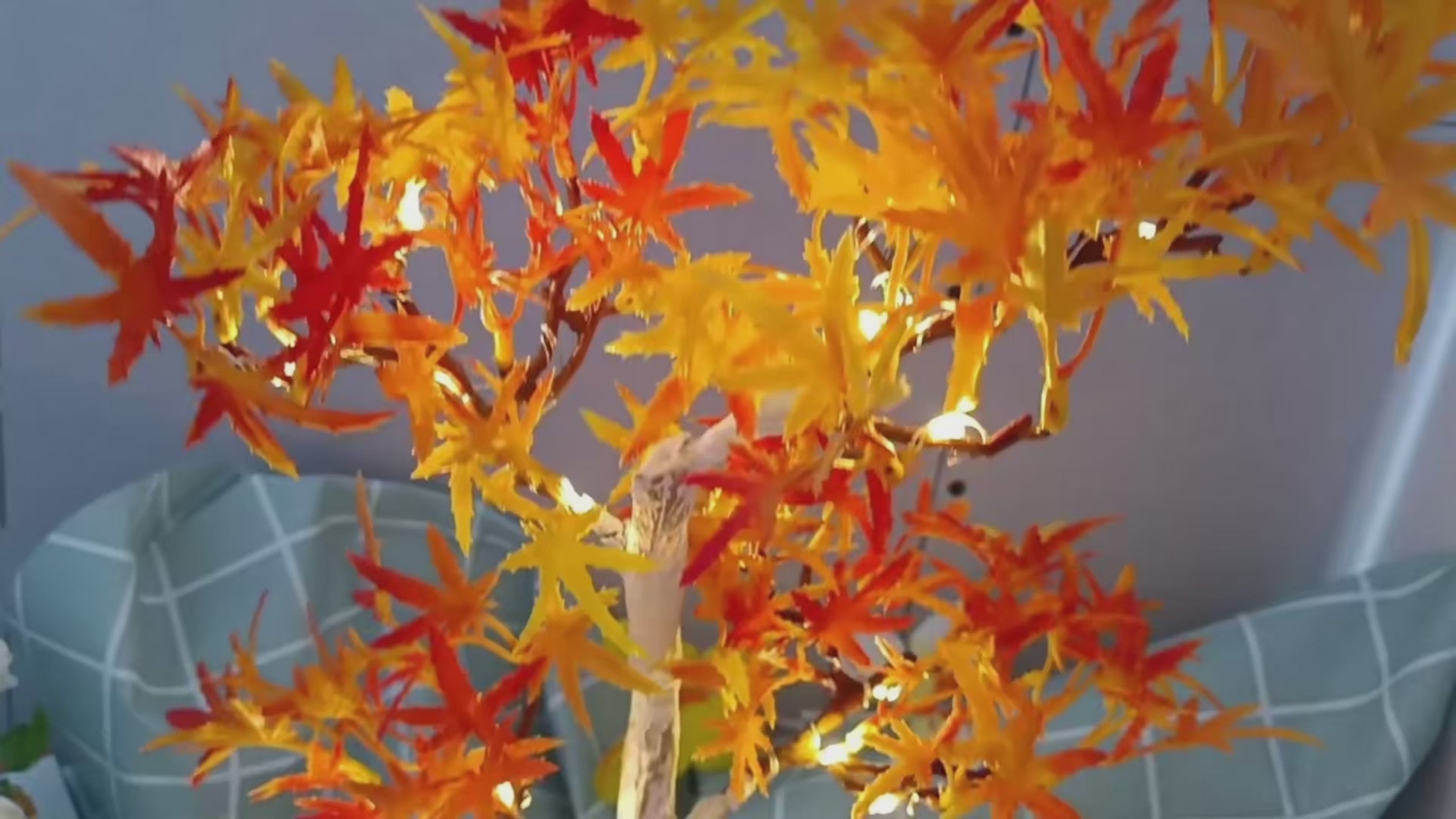 Carica il video: Lampada Modello Alberello Autunno Decorazione Tavolo Luce Bianca Calda  Decorazione Casa