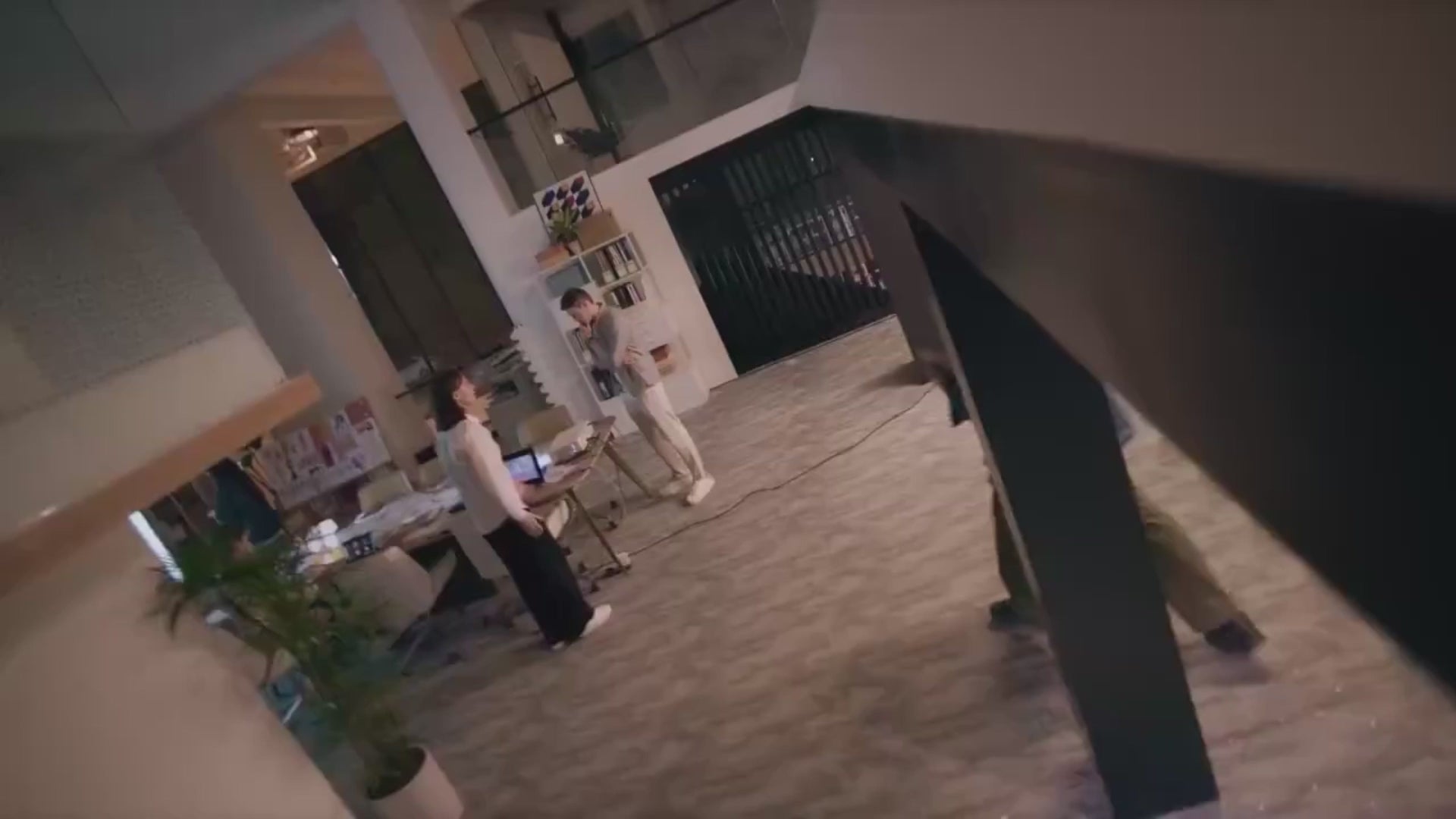 Load video: Proiettore Pieghevole Tascabile Piccole Dimensioni USB Colore Grigio Ricarica Rapida