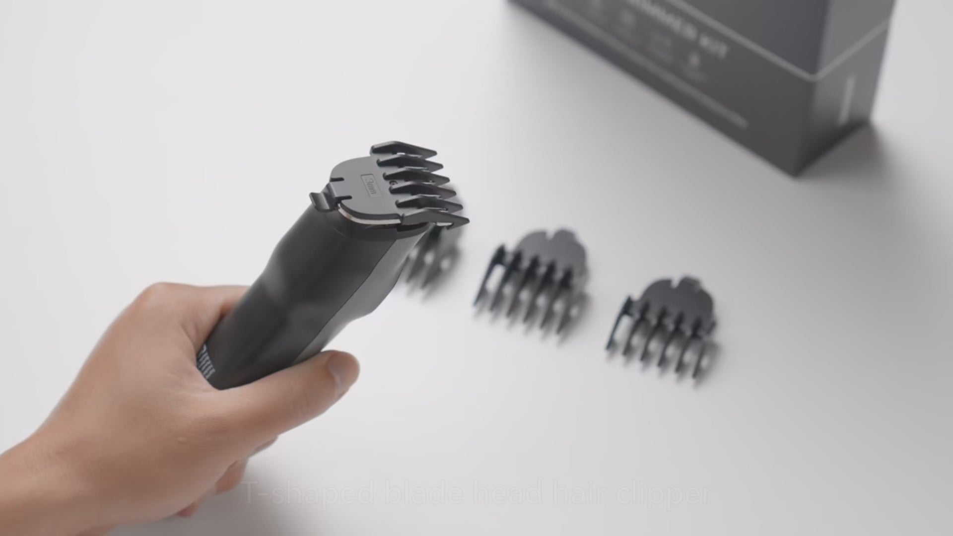 Load video: Rasoio 4 IN 1 Display Led Accessori Inclusi Silenzioso Colore Nero